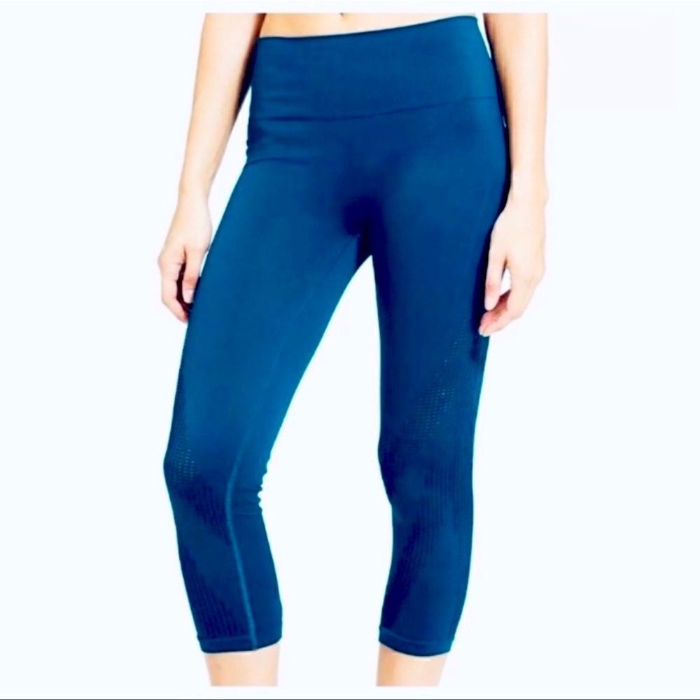 Athleta Mesh Around Seamless Capri Leggings S